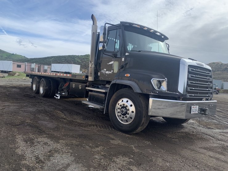 2016-freightliner-114sd-image-2