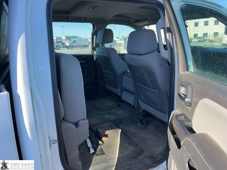 2015-chevrolet-silverado-2500hd-image-29