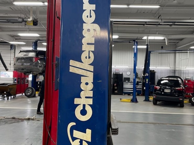 #3000-•-d1g.-challenger-10k-lb-asymmetrical-lift-with-truck-cradle-adapters-image-3