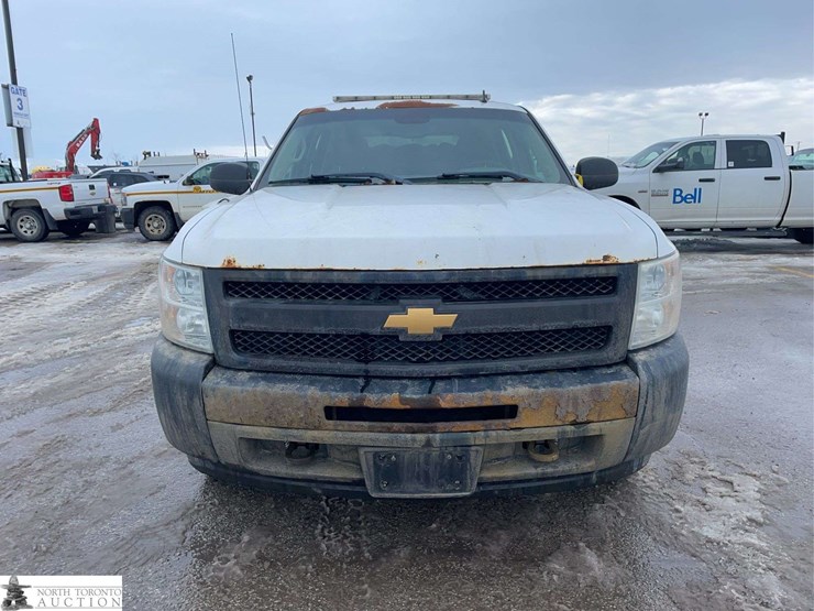 2013-chevrolet-silverado-1500-ls-image-8