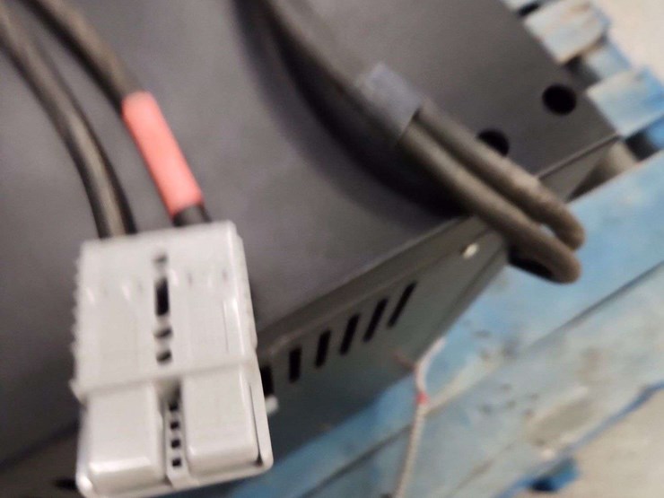 linde-electric-forklift-and-charger-non-operable-linde-wes40-02-4000-lbs-lbs-forklift-image-18