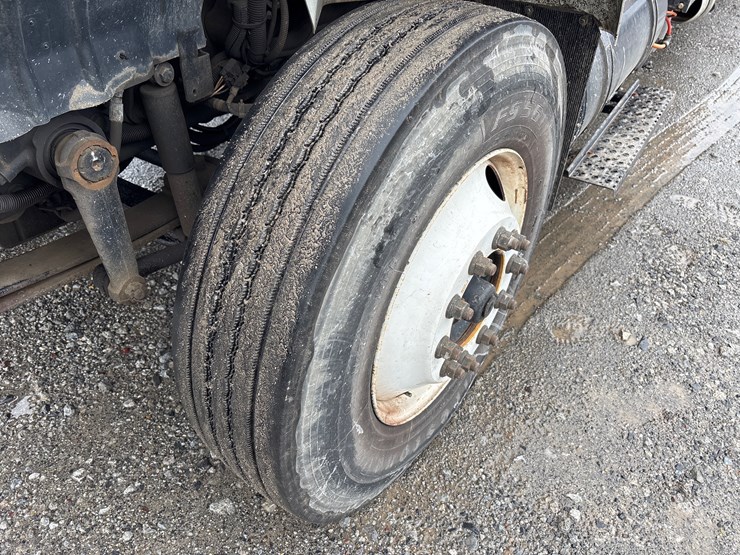 2009-international-7400-image-16