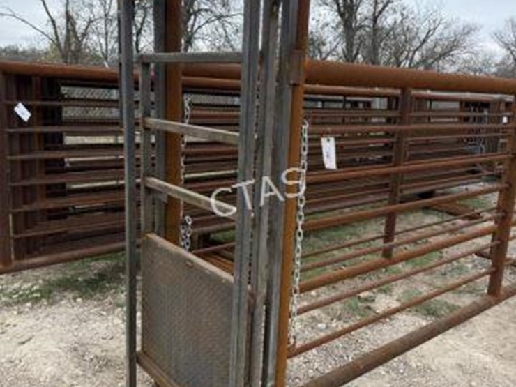 #150-•-cattle-pipe-alley-way-24'-w/-slide-gate-image-3