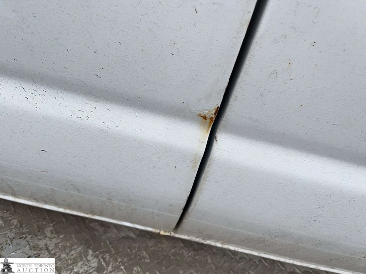 2014-ford-cargo-image-40