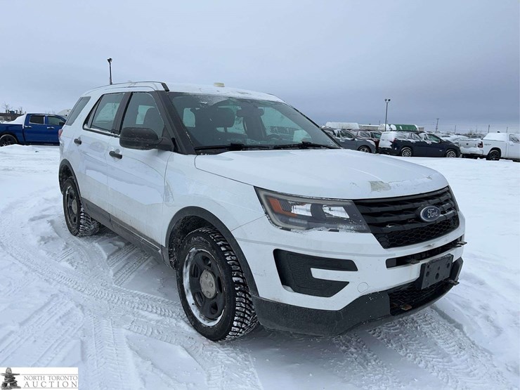 2018-ford-explorer-image-3