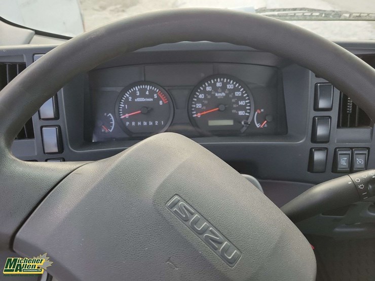 2017-isuzu-npr-image-13