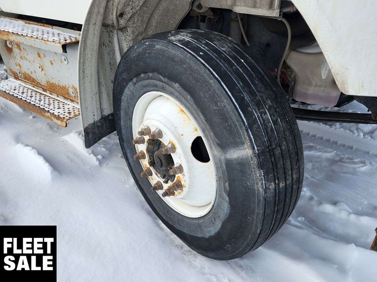 2020-freightliner-m2-106-image-9