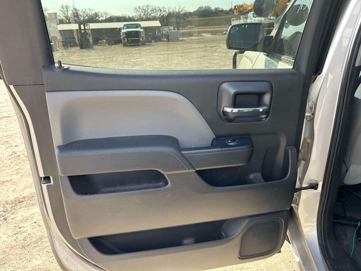 2018-chevrolet-silverado-1500-image-18