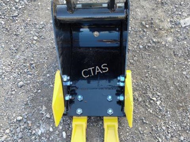 #52-•-mini-excavator-20cm-toothed-bucket-image-3