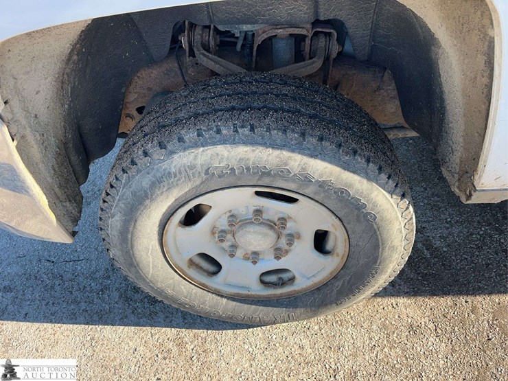 2015-chevrolet-silverado-2500hd-image-14