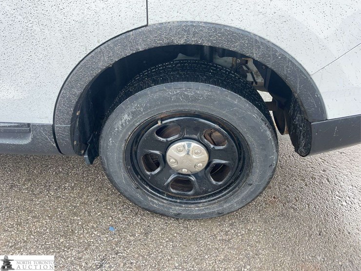 2014-ford-explorer-image-21