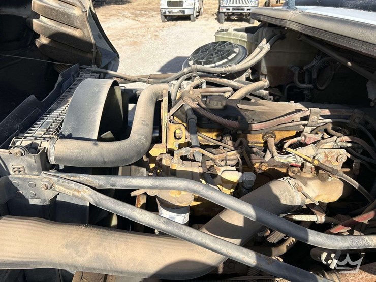 2006-freightliner-m2-bucket-truck-image-10