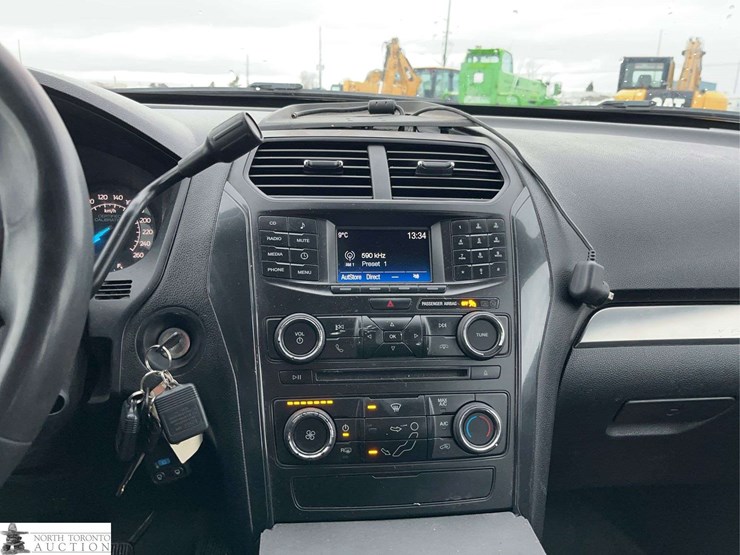 2018-ford-explorer-image-16