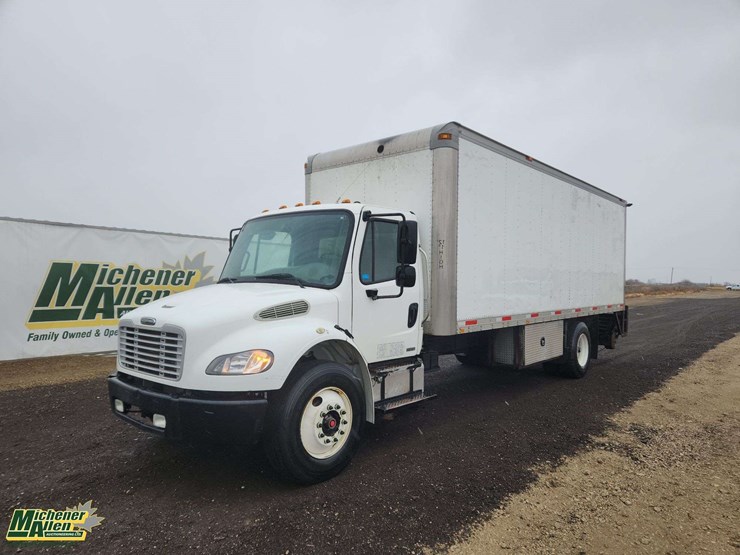 2007-freightliner-m2-106-image-1