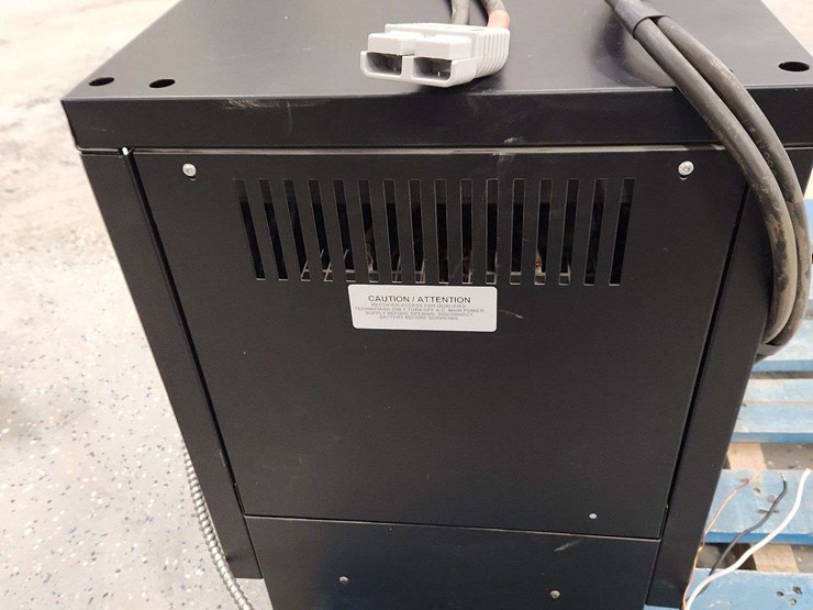 linde-electric-forklift-and-charger-non-operable-linde-wes40-02-4000-lbs-lbs-forklift-image-15