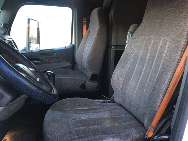 2016-peterbilt-579-image-9