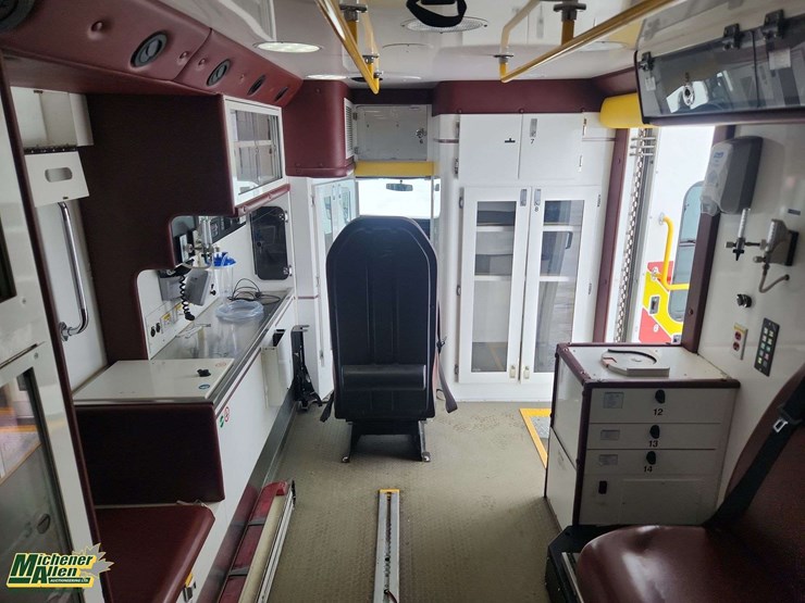 2016-chevrolet-express-s/a-ambulance-image-39