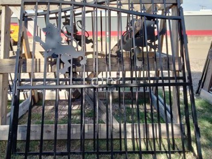 #16-•-bi-parting-iron-gate-w/-lion-motif---4.2m-image-1