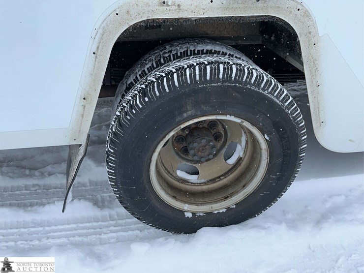 2016-chevrolet-express-g3500-image-9