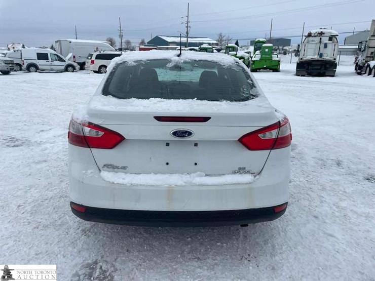 2014-ford-focus-se-image-5