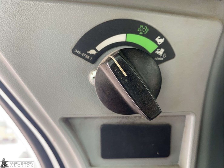 2016-caterpillar-259d-image-21