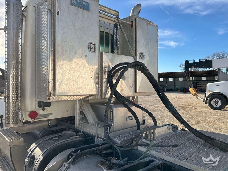 2017-peterbilt-567-image-19