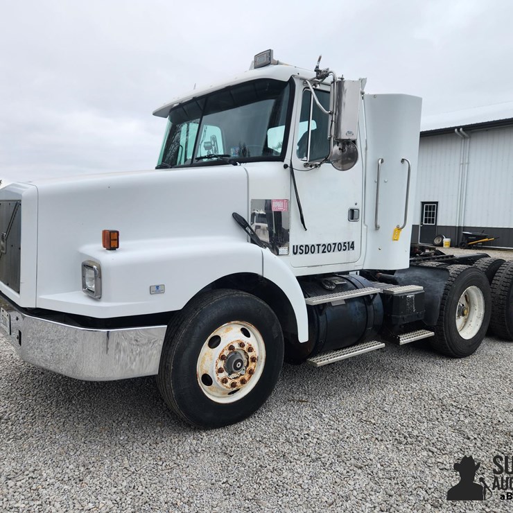1995 White WG64T T/A Day Cab Truck Tractor