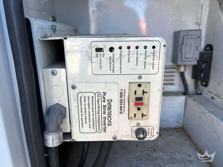 2013-freightliner-m2-bucket-truck-image-38