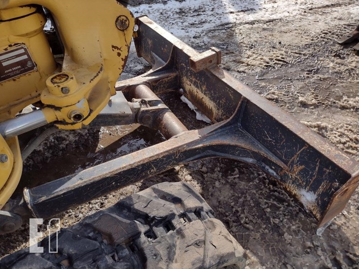 2013-deere-35d-image-22