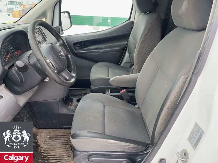 2015-nissan-nv200-image-14