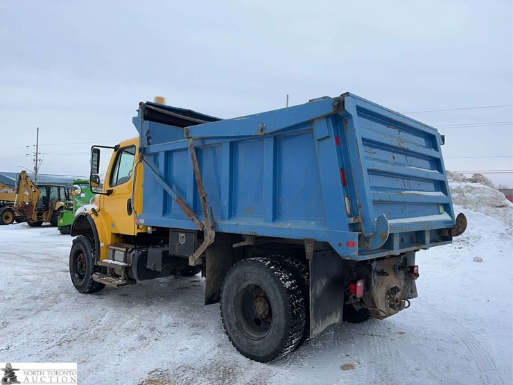 2016-freightliner-m2-106-image-2