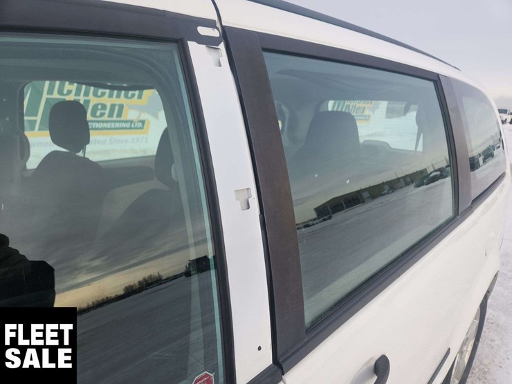 2015-dodge-grand-caravan-image-33