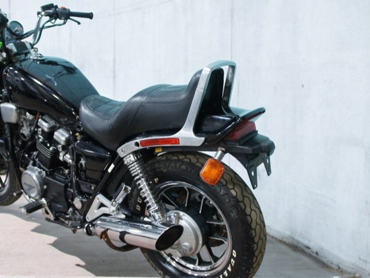 1984-honda-vf1100-magna-1100-motorcycle-image-6