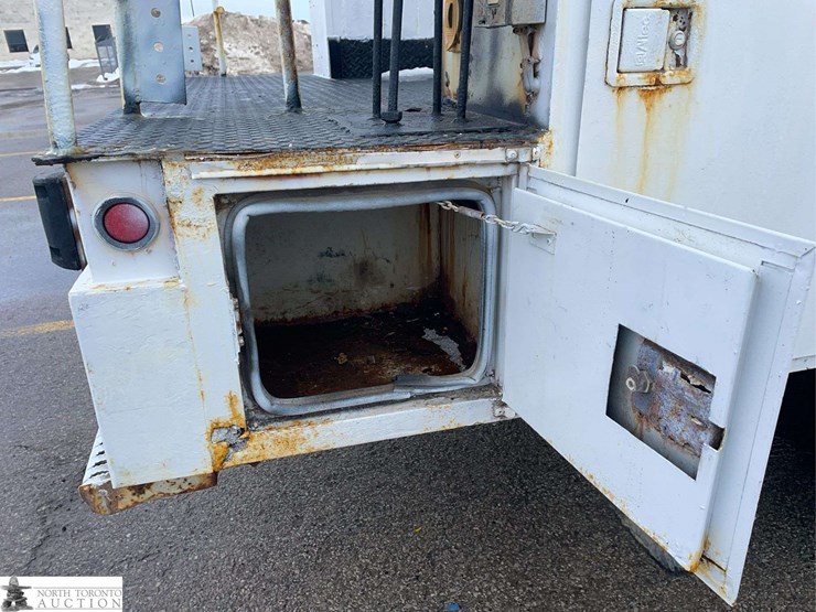 2006-international-durastar-4200-image-33