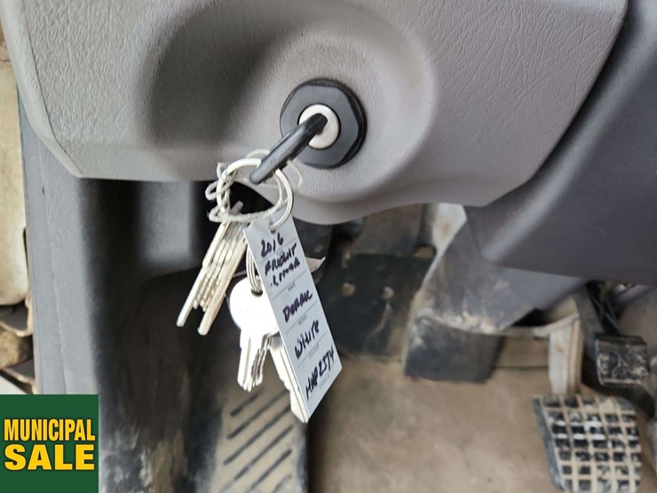 2016-freightliner-m2-106-image-23