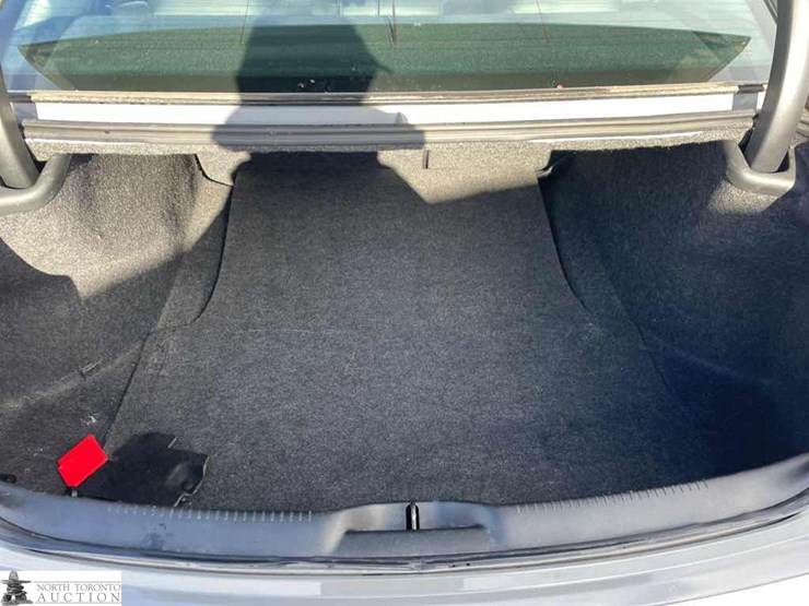 2018-chrysler-300-touring-image-21