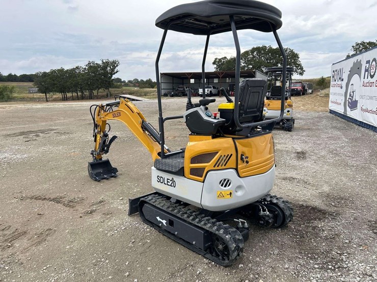 2025-sdlanch-sdle20-diesel-mini-excavator-image-2