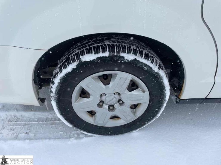 2011-dodge-grand-caravan-image-10