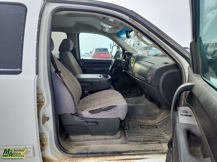 2012-chevrolet-silverado-2500hd-image-17