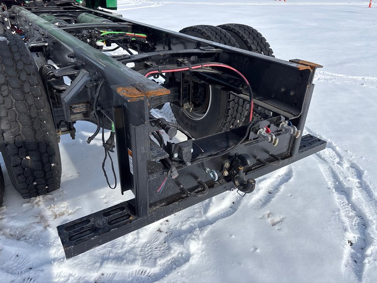 2024-freightliner-m2-106-image-7