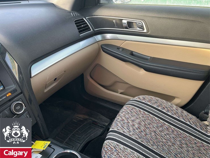 2016-ford-explorer-image-22