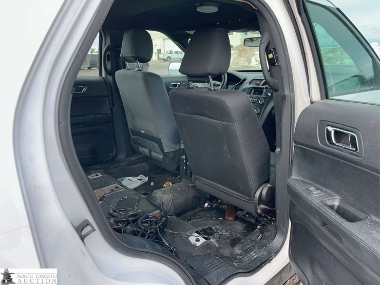 2019-ford-explorer-image-30