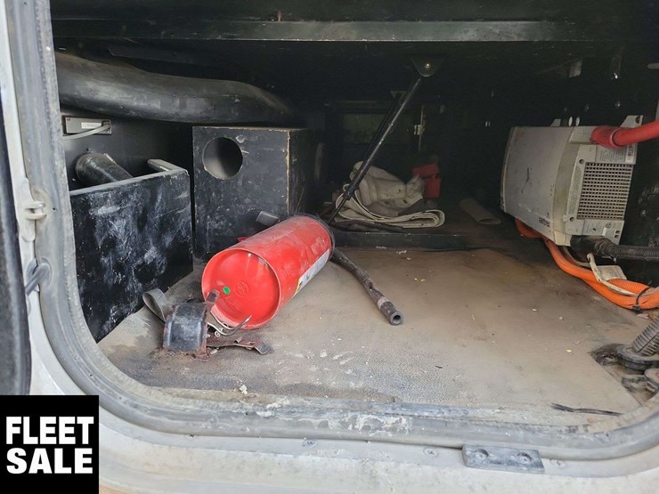 2016-peterbilt-389-image-33