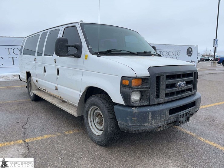 2014-ford-cargo-image-3