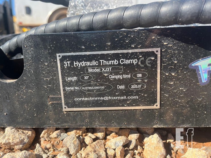 future-3t-30in-hydraulic-thumb-clamp-image-4