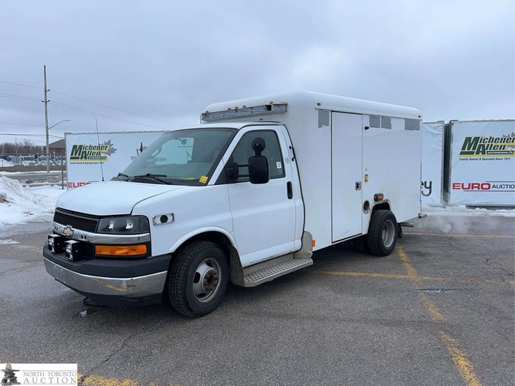 2017-chevrolet-express-g3500-image-1