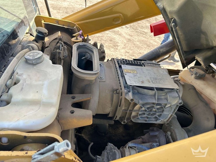 2015-caterpillar-backhoe-image-8