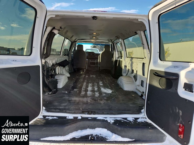 2014-ford-cargo-image-15