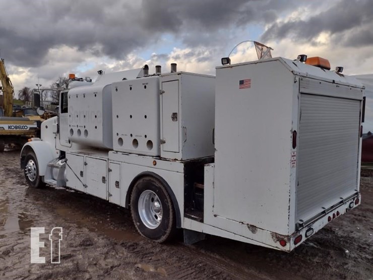 2008-peterbilt-365-image-48