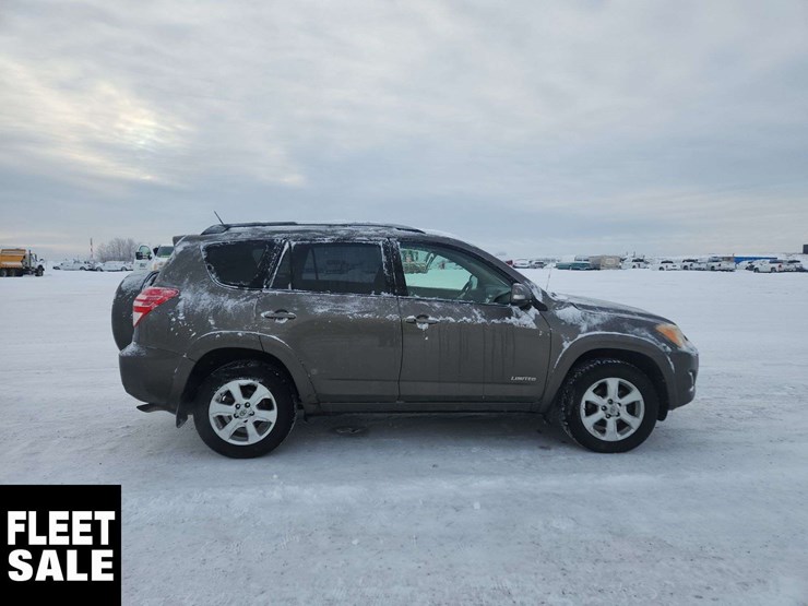 2009-toyota-rav4-image-10